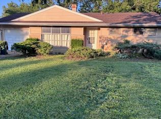 520 Edgewood Ln, Elk Grove Village, IL 60007