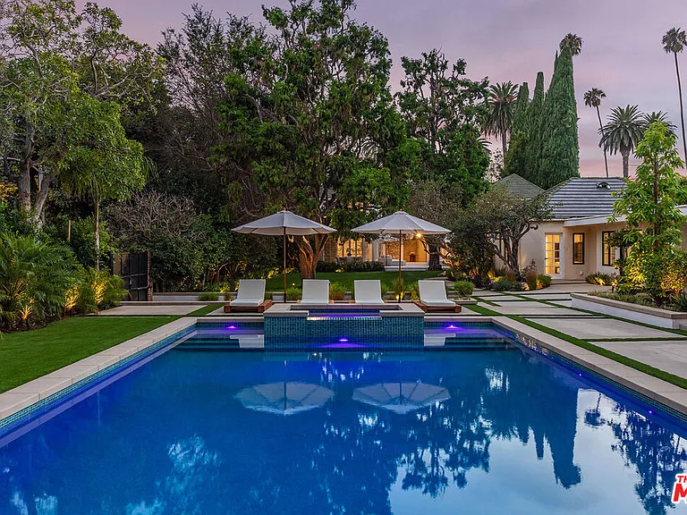 702 N Beverly Dr — Photo 2