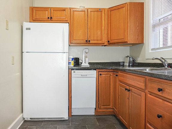 4th image of 420 High St #303 & 302
