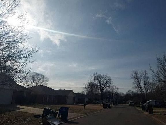 4th image of 2215 Cedar Oaks Dr