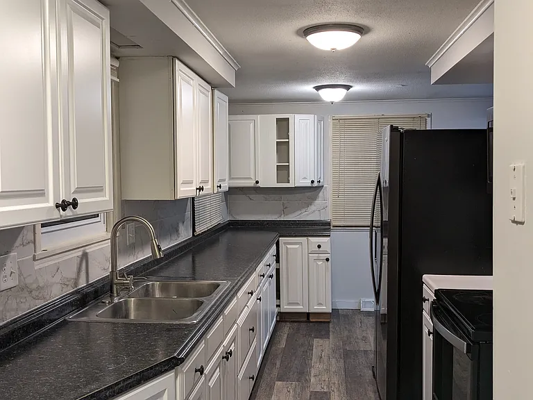 3009 Emmons Ave — Photo 9