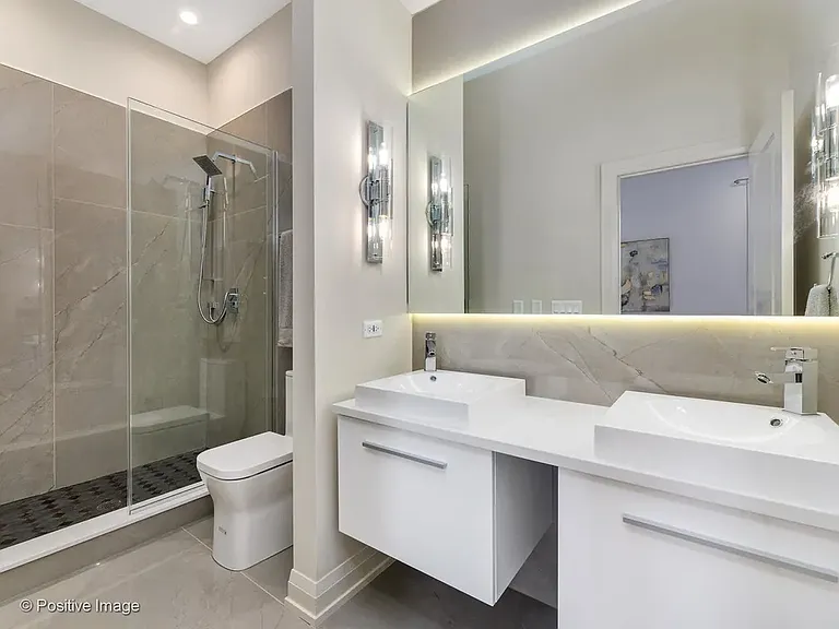 2345 W Morse Ave — Photo 16