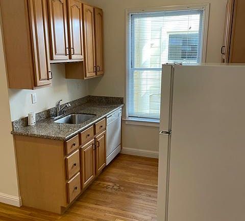 4th image of 1750 Beach St APT 6