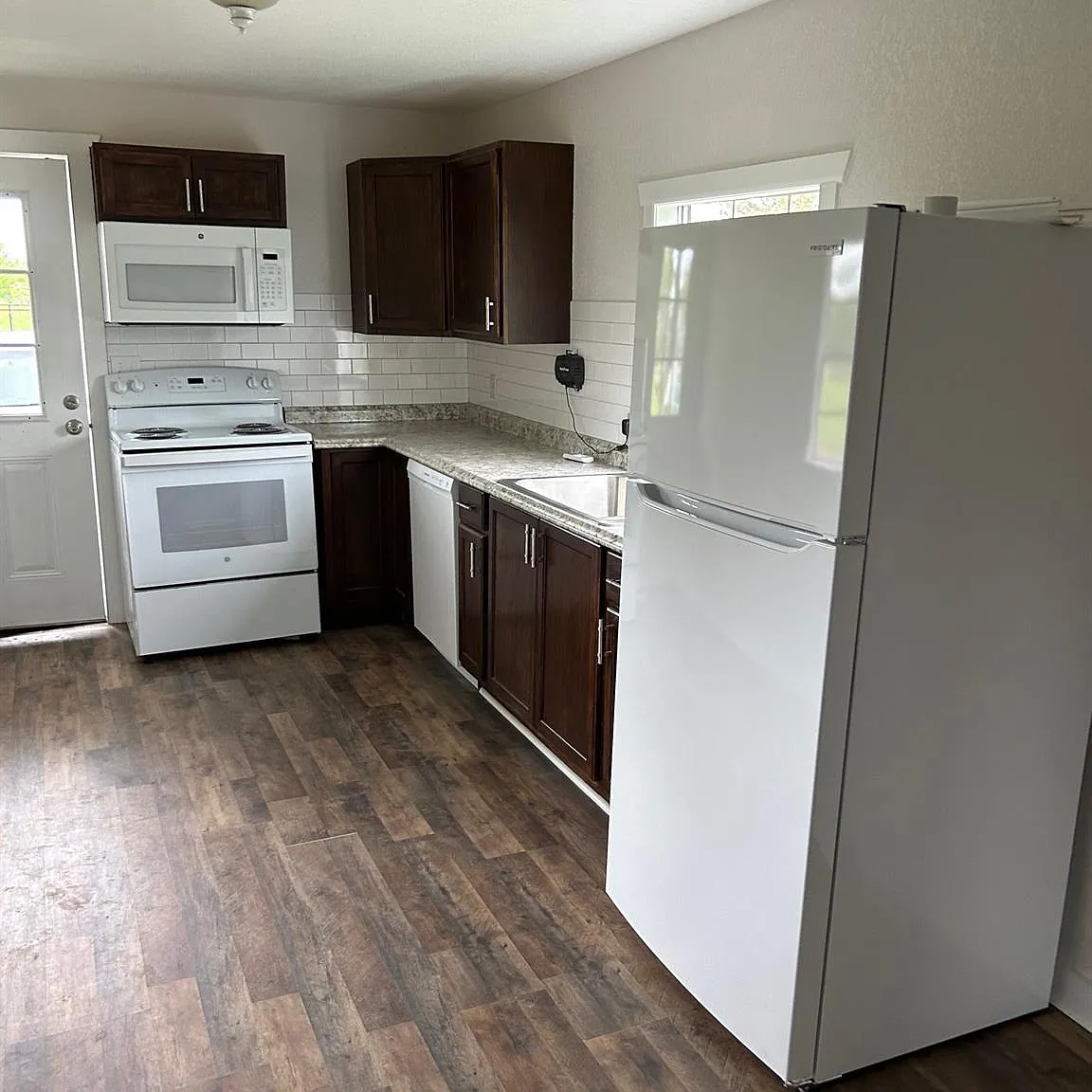 1 bed, 1.0 bath, 576 sqft, $1,000 — Photo 4