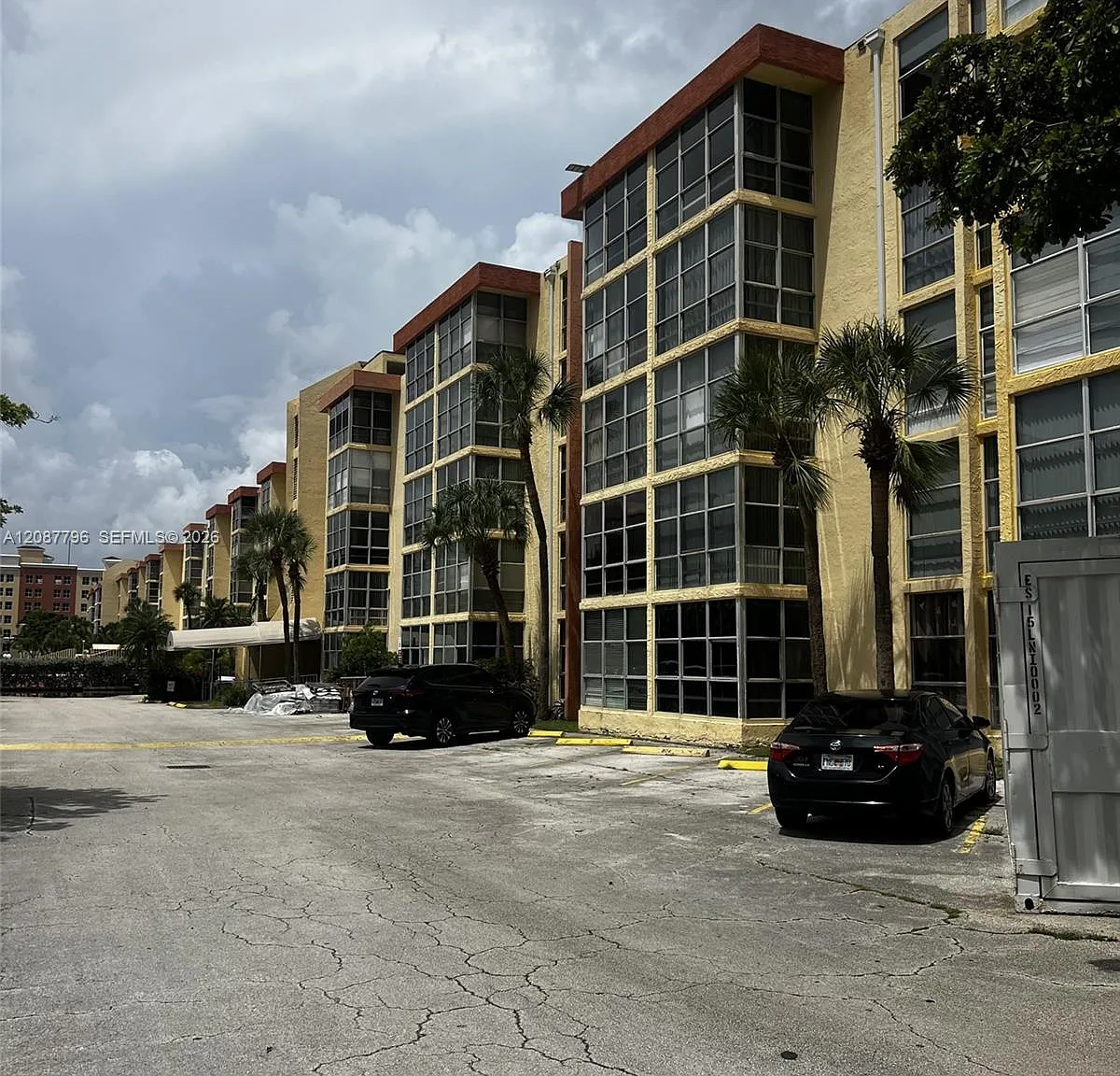 Avila South Condo — Photo 1