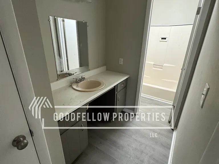 609 N Columbia Ave #10 — Photo 5