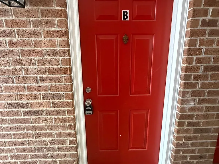 403 Wormwood Ln #B — Photo 2