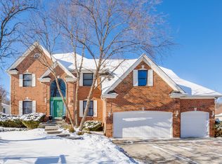 1060 Cherrywood Ln, West Chicago, IL 60185