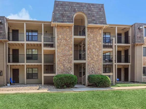 Bristol Pointe Apartments