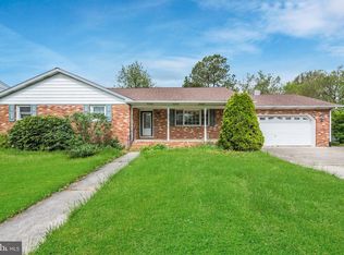 21 Castle Dr, Pennsville, NJ 08070