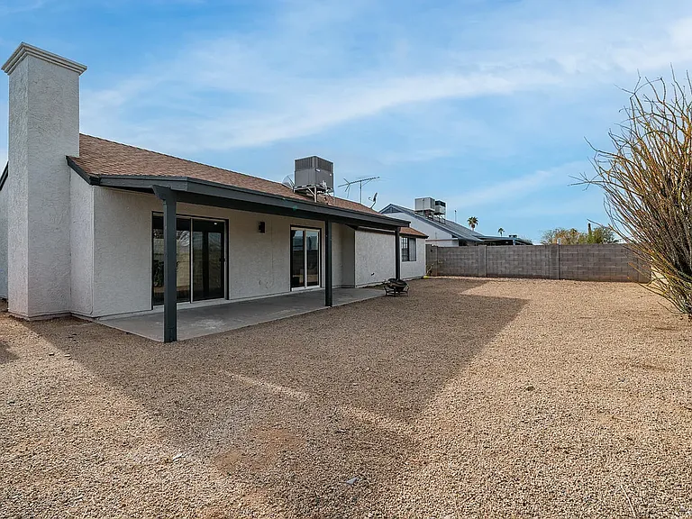908 W Ross Ave — Photo 7