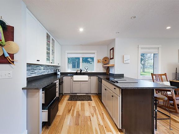 5th image of 3912 Spruce Meadow Dr #17