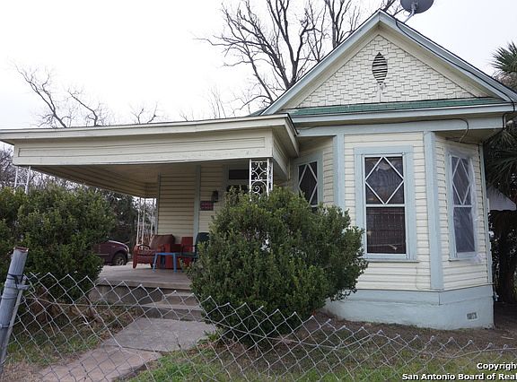 4th image of 1512 E Houston St