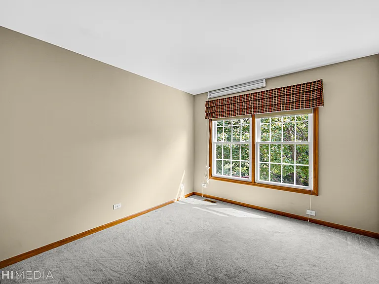 1341 E Thacker St — Photo 18