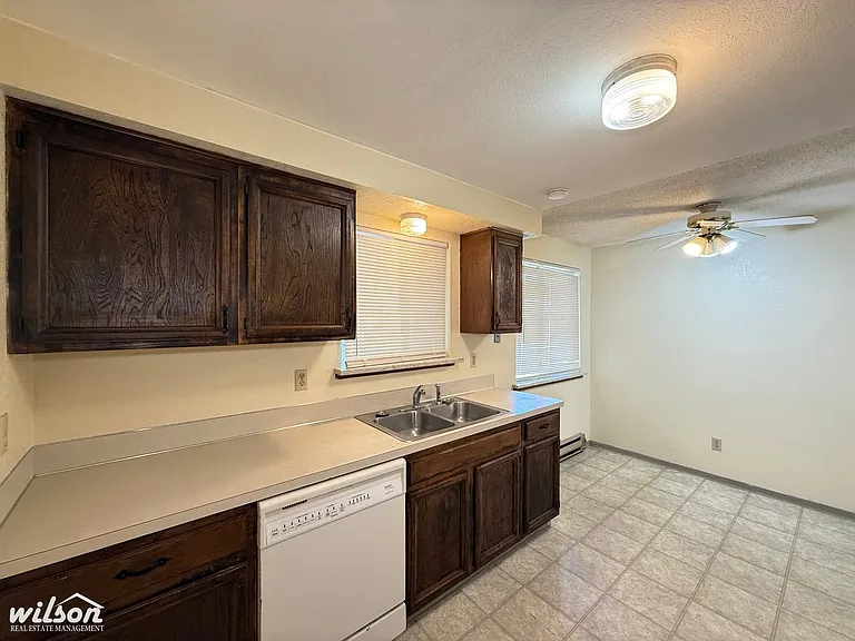 1211 Ledwich Ave — Photo 6