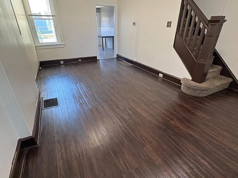 917 Koehler St — Photo 3