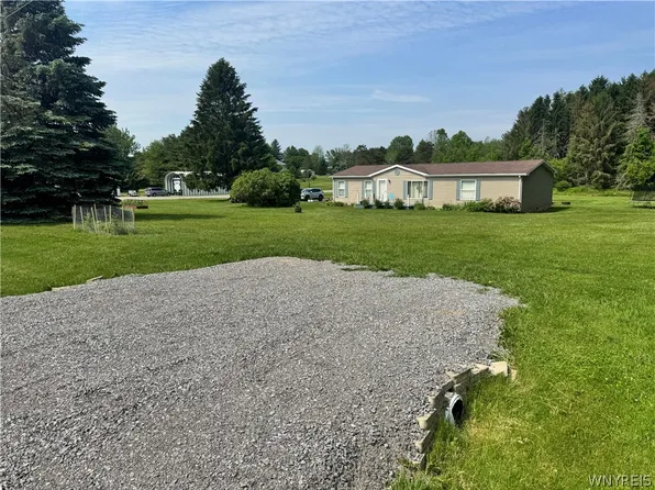 6909 Westview Dr, Perry, NY 14530