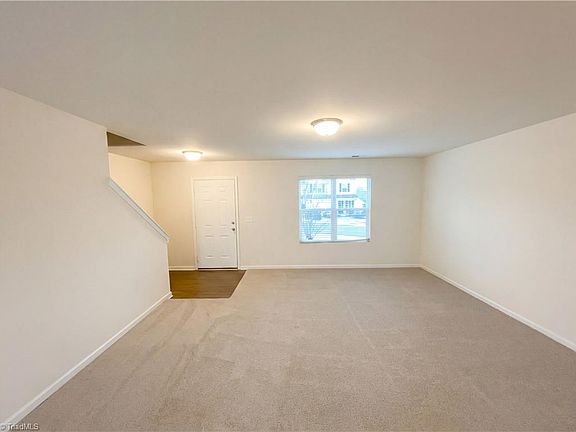 4th image of 211 Sumter Ct