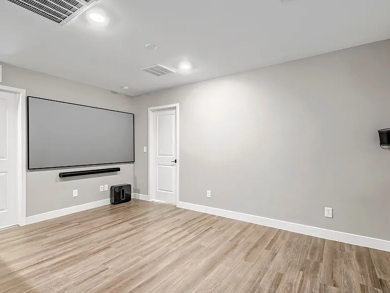 7110 Cass Ave — Photo 10