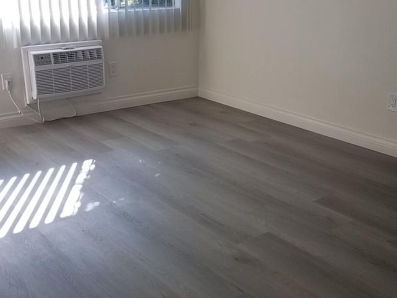 3rd image of 15436 Vanowen St #5
