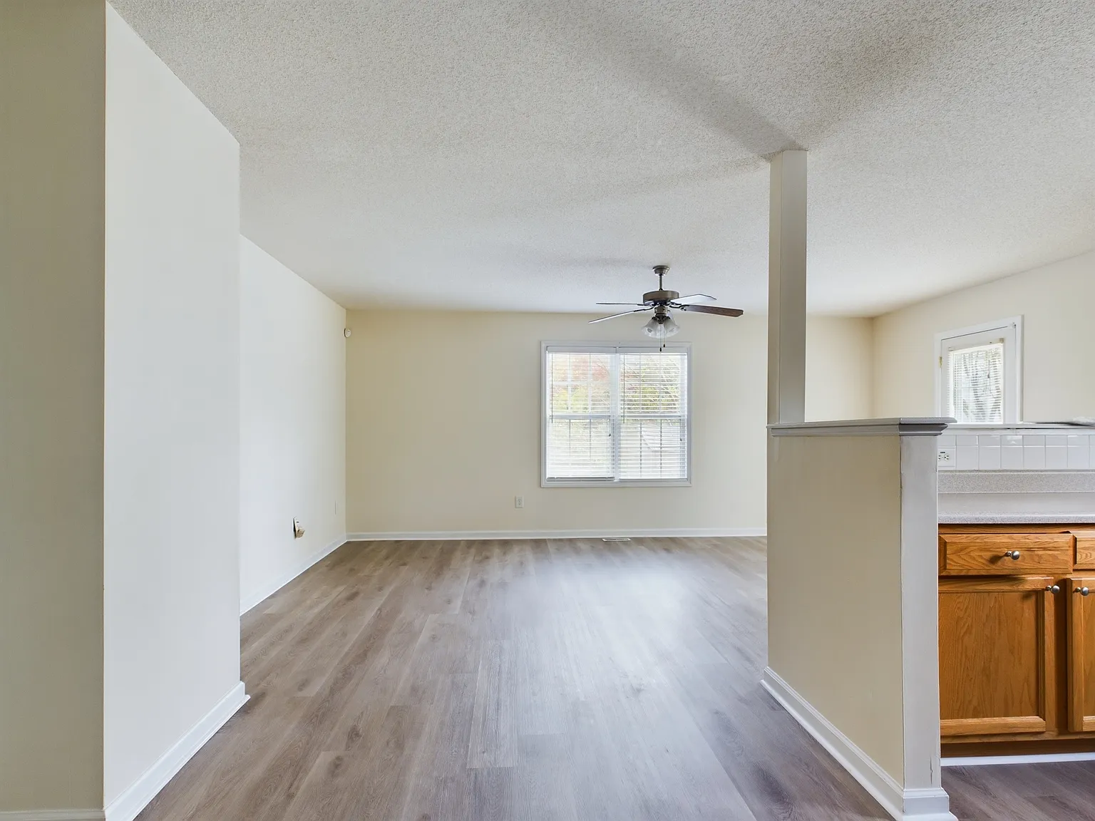 3 bed, 2.5 bath, 1490 sqft, $1,750 — Photo 4