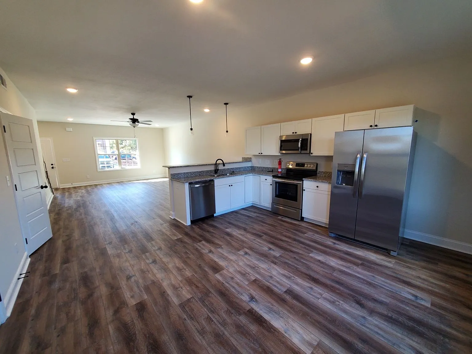 449 Oak St — Photo 3
