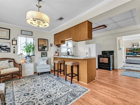 5th image of 30024 Maplegrove St