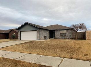 1039 NW 18th St, Moore, OK 73160