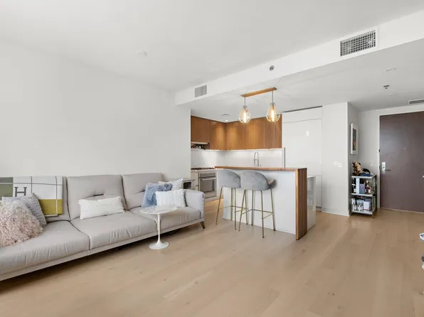 1000 Maxwell Lane image 8 of 32