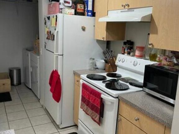 4th image of 513 Villa Cir