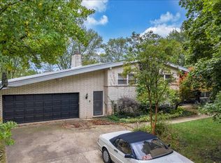 1201 Woodcrest Dr, Downers Grove, IL