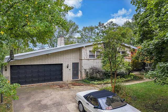 1201 Woodcrest Dr photo 1