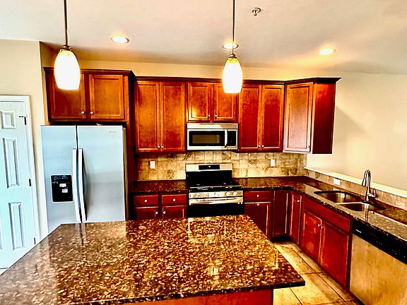 187 Moul Ave - Kitchen (Stainless Steel Appliances, Granite Countertops & Plenty Of Space)