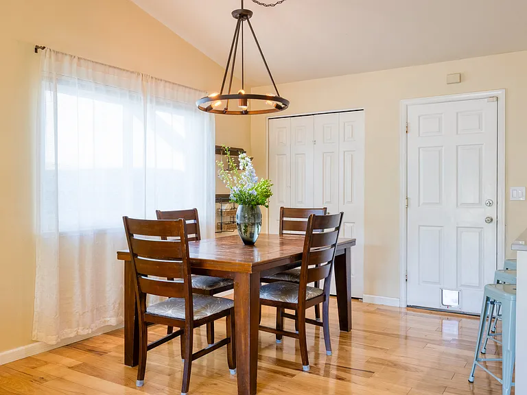 2310 S Hampton Cir — Photo 15