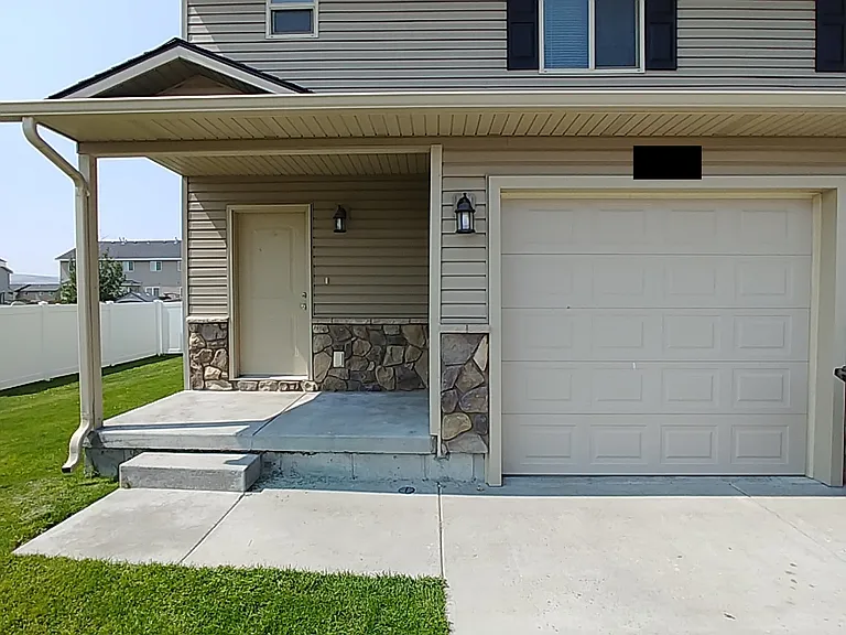 1921 Eagles Homestead Dr — Photo 1