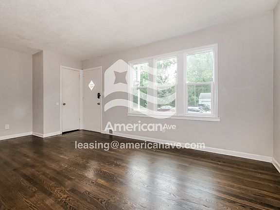 1588429_004_living_room_14052804.jpg