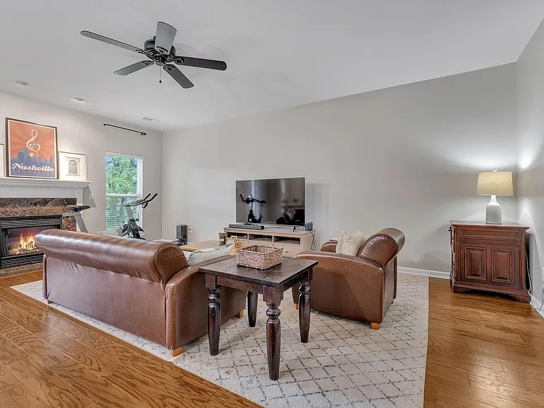 407 Normandy Cir — Photo 14