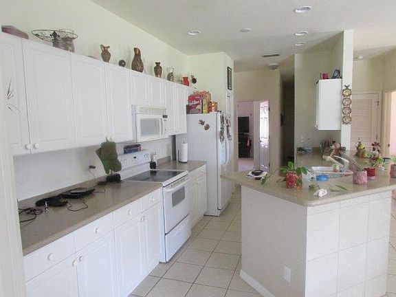 3rd image of 19964 Lake Vista Cir N #B