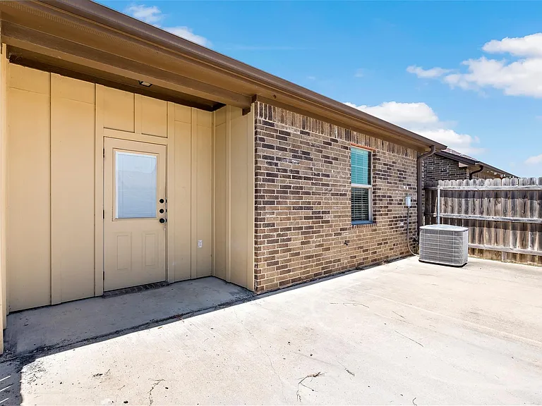 113 Armored Ave — Photo 19