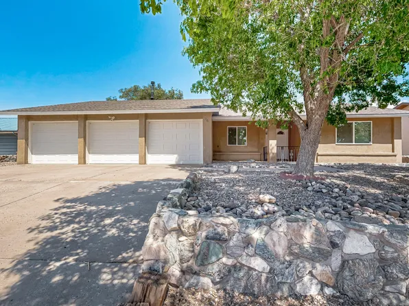 96 Pageant St, Rio Communities, NM 87002
