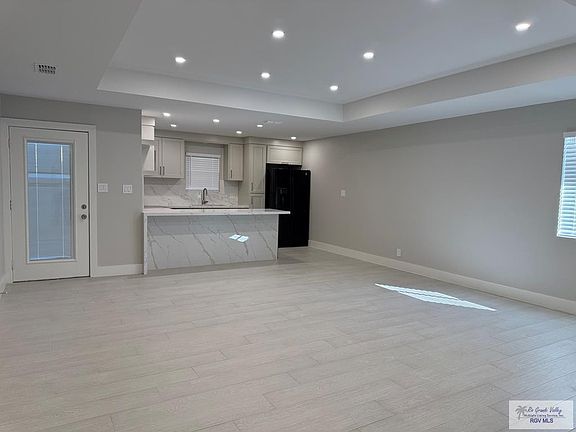 3rd image of 165A Glenbrook Dr