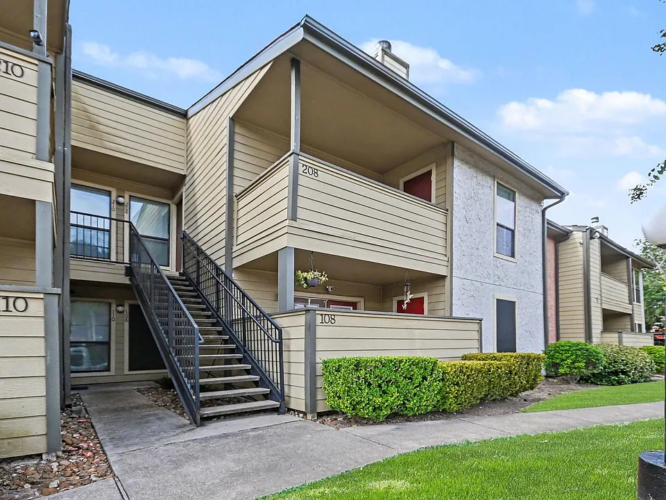 15534 Zabolio Dr #108