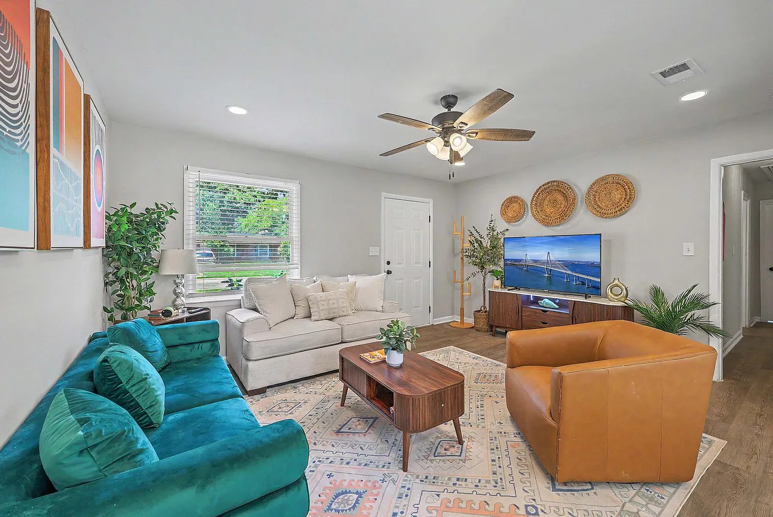 4 bed, 2.0 bath, 1291 sqft, $4,064 — Photo 1