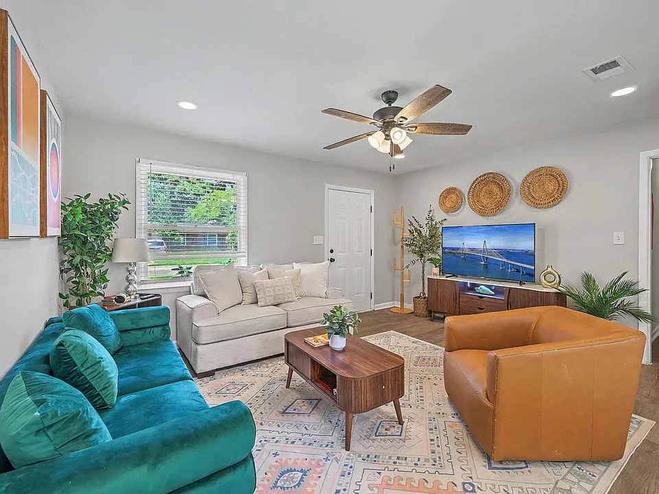 9 Roselle Ave #ID1610989P