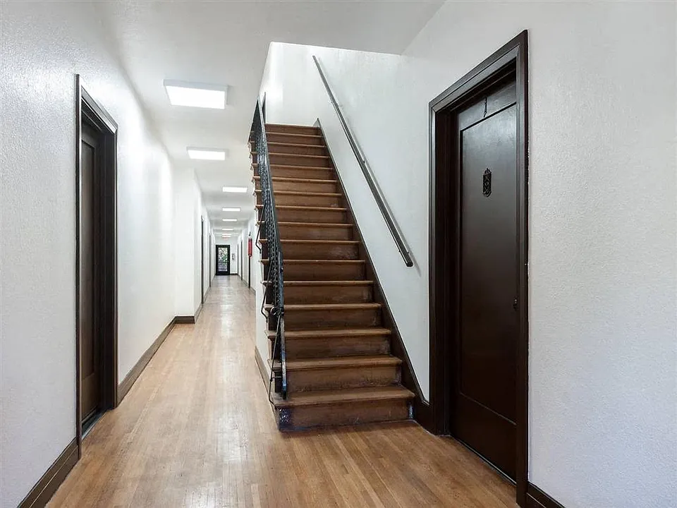215 W 7th St