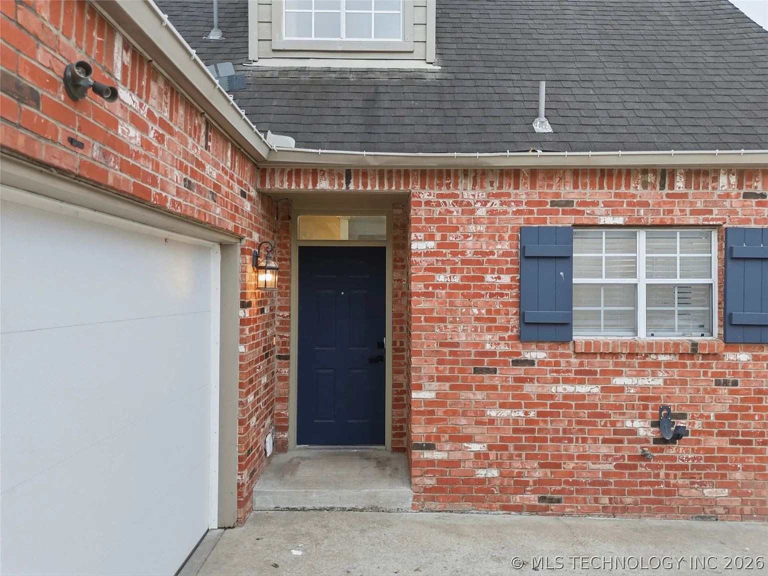 4 bed, 3.0 bath, 2436 sqft, $2,000 — Photo 2