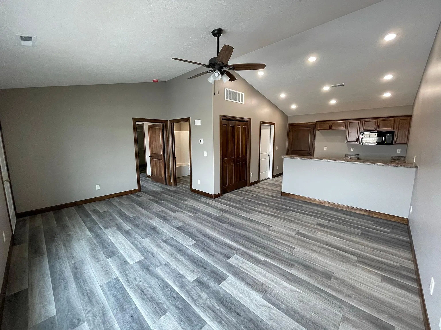 1 bed, 829 sqft, $1,400 — Photo 3