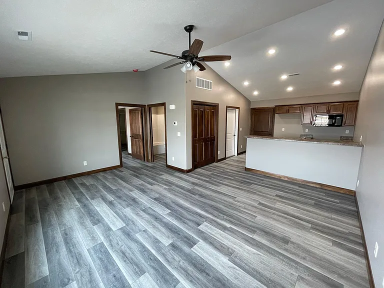 2103 W 38th St — Photo 3