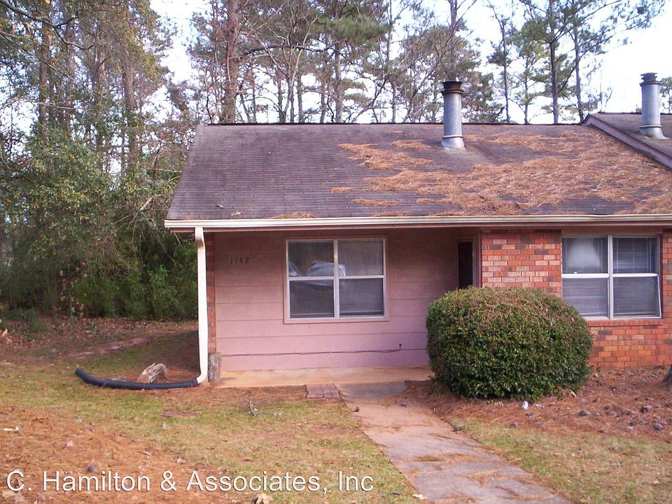 2nd image of 1142 White Oak Dr