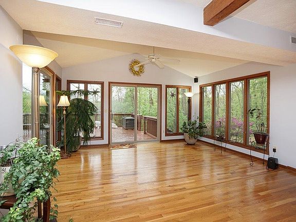 5th image of 1113 Crooked Creek Ln